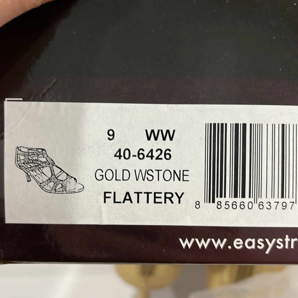 Easy Street Flattery‎ Gold Stiletto Heel. Size: 9WW. Color: Gold - Picture 9 of 9